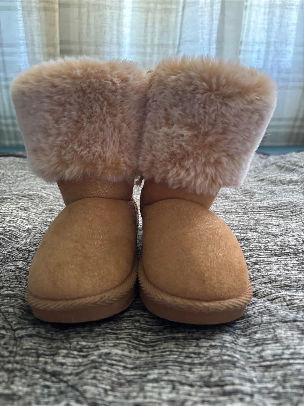 Cozy Faux-Fur Bow Kids Boots in Tan